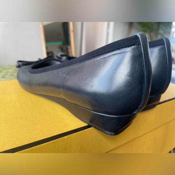 Stuart Weitzman Women's Sw Bow Ballet Flat Adobe - Picture 5 of 9